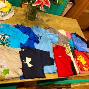 11 PCs boys t shirts sz m/l